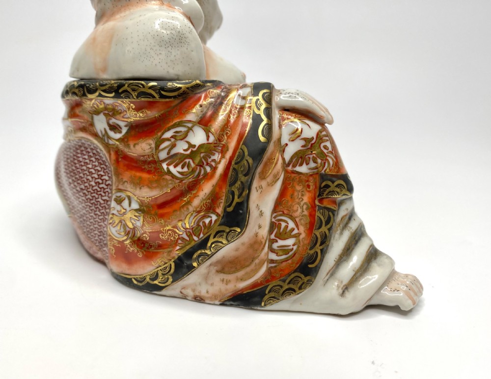 Kutani porcelain Hotei koro and cover, Meiji Period. View V