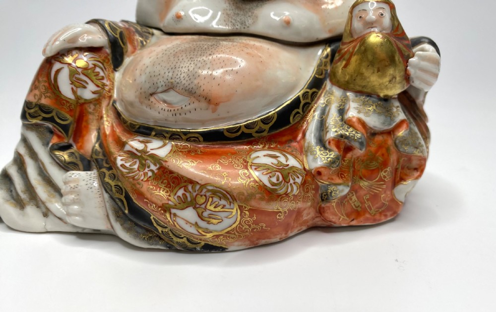 Kutani porcelain Hotei koro and cover, Meiji Period. View IX
