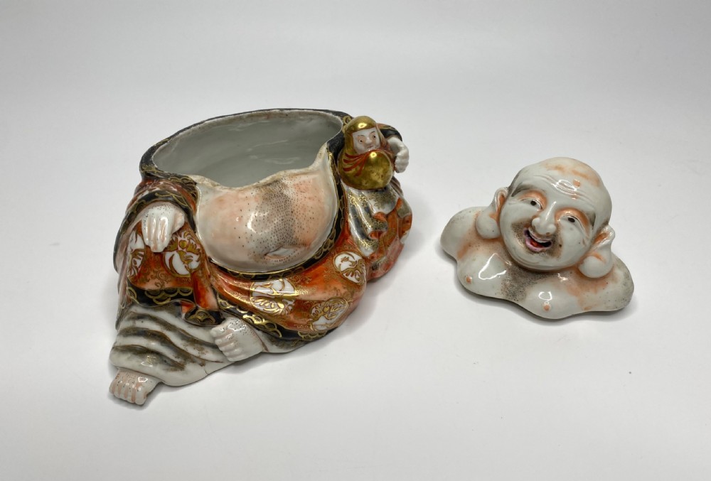 Kutani porcelain Hotei koro and cover, Meiji Period. View X