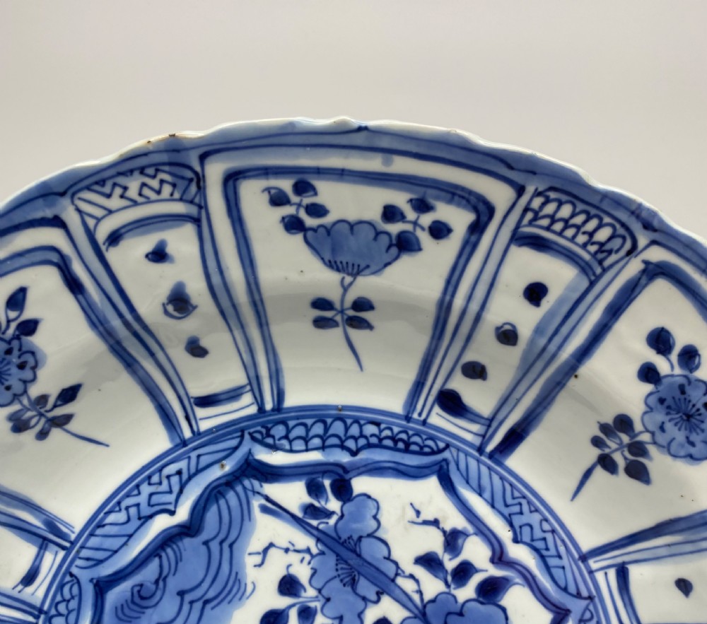 Chinese Kraak porcelain charger, Wanli, 1573-1619. Ming Period. View III