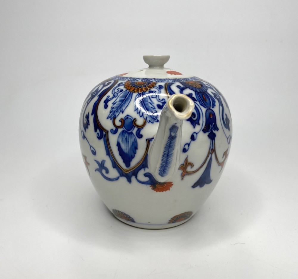 Chinese porcelain teapot, c. 1720. Kangxi Period. View II