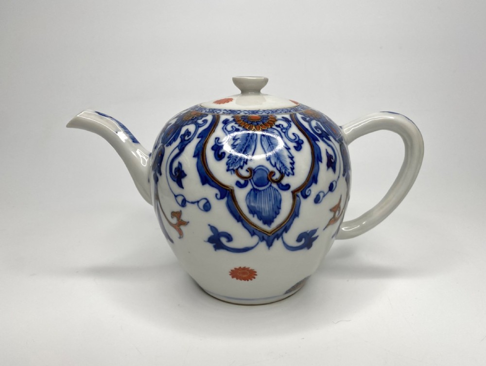 Chinese porcelain teapot, c. 1720. Kangxi Period. View III