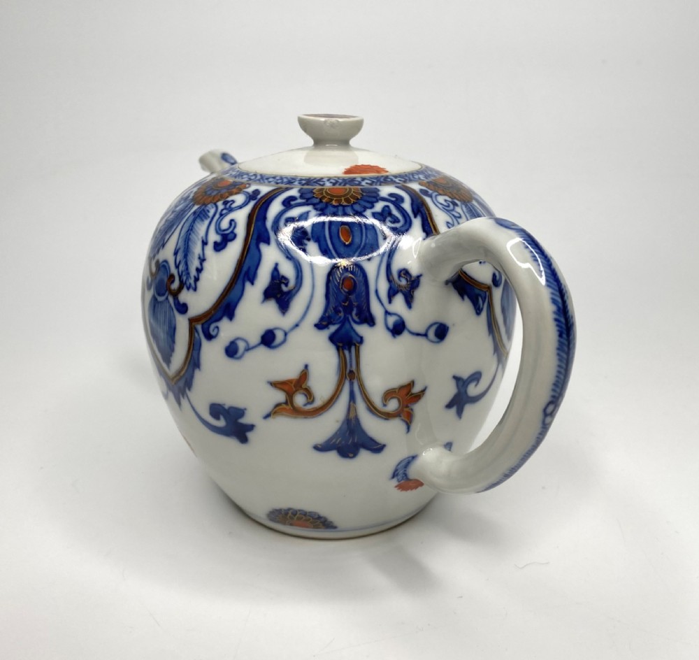 Chinese porcelain teapot, c. 1720. Kangxi Period. View IV
