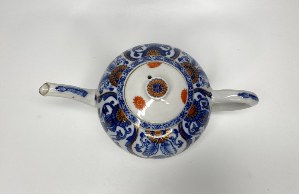 Chinese porcelain teapot, c. 1720. Kangxi Period. View V