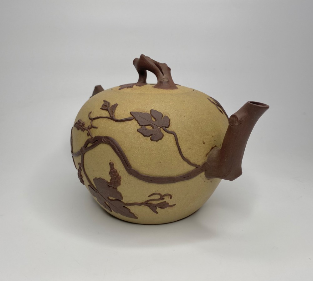 Chinese Yixing large stoneware teapot, 18th Century. Qing dynasty View III