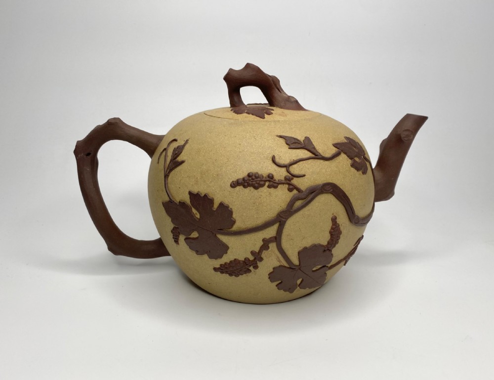 Chinese Yixing large stoneware teapot, 18th Century. Qing dynasty View IV