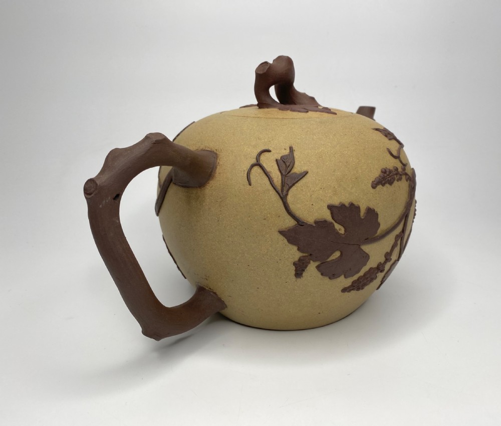 Chinese Yixing large stoneware teapot, 18th Century. Qing dynasty View V