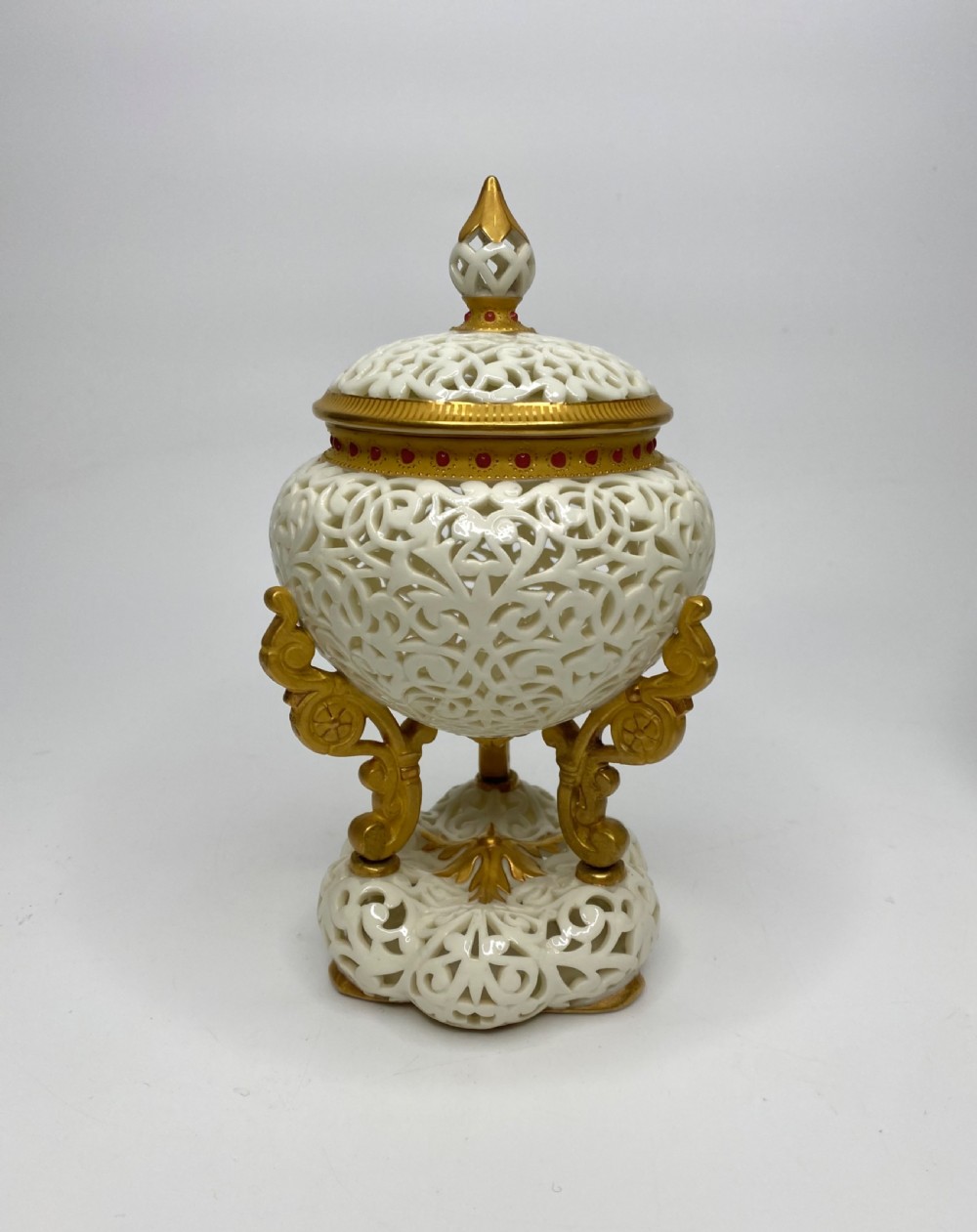 Graingers Worcester reticulated vase & cover, c. 1890.