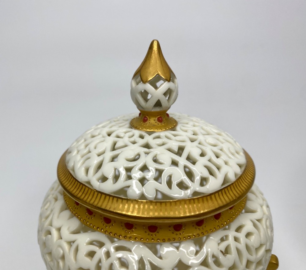 Graingers Worcester reticulated vase & cover, c. 1890. View II