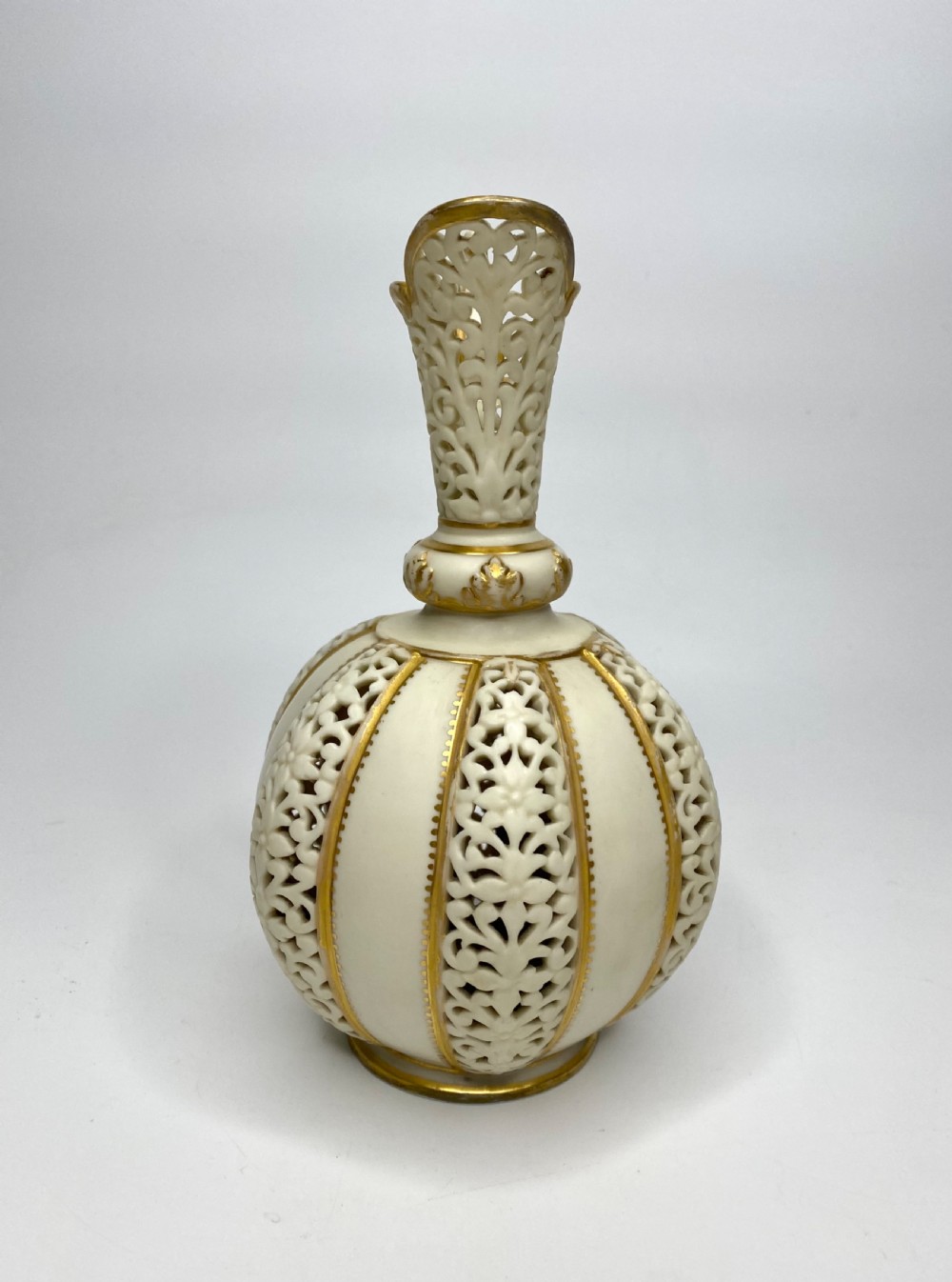 Graingers Worcester reticulated ewer, c. 1890. View II
