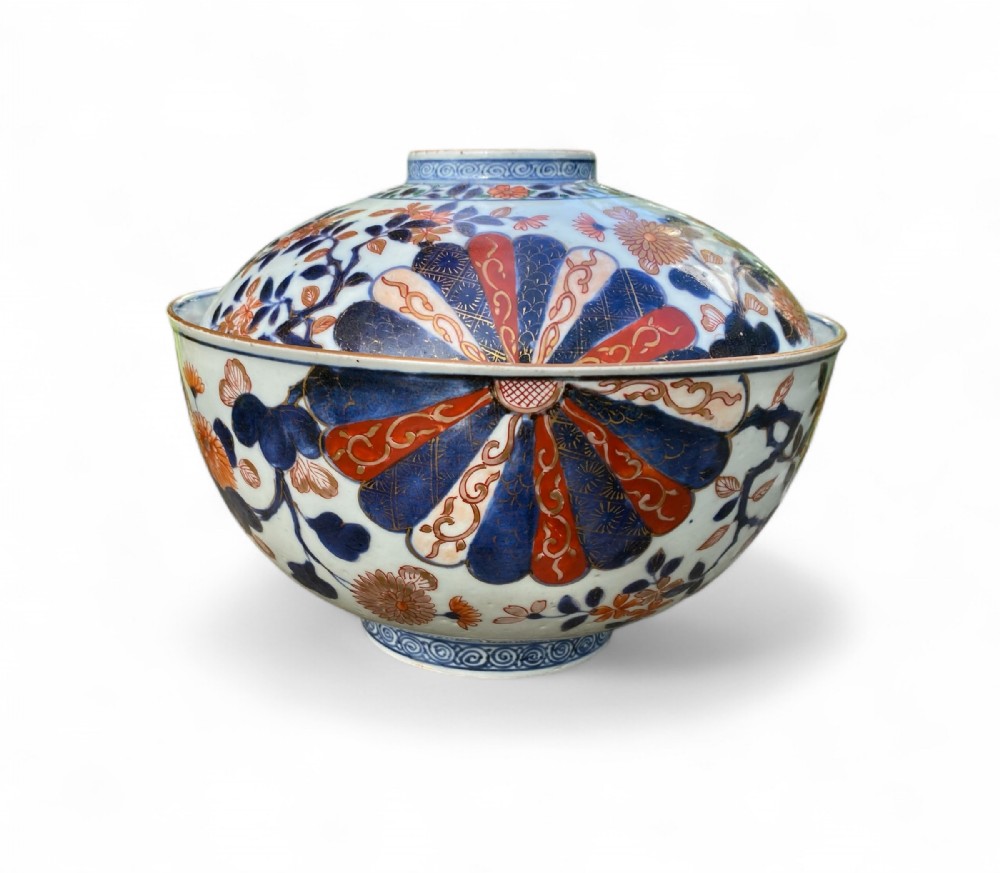 Imari porcelain bowl & cover, c. 1700. Arita, Japan.