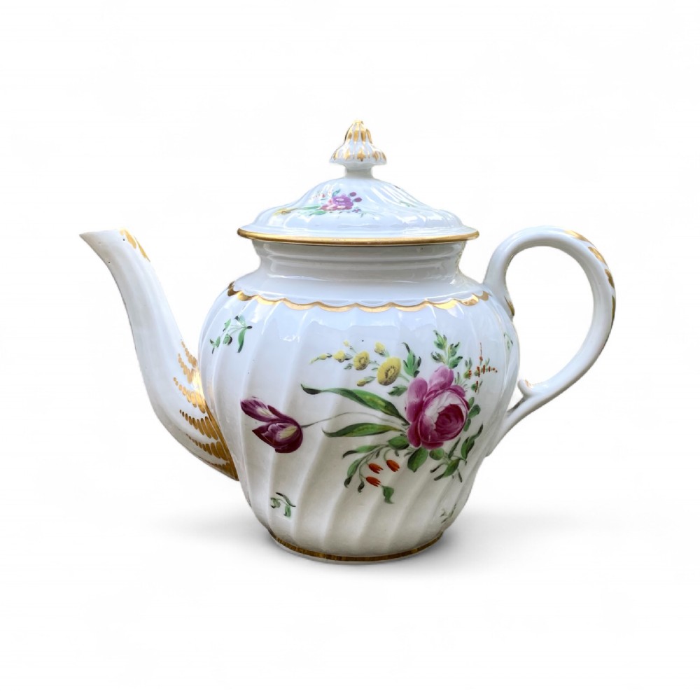 Worcester porcelain teapot, Flight period, c. 1785.