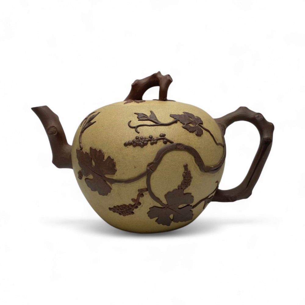 Chinese Yixing stoneware teapot, 18th Century, Qing Dynasty.