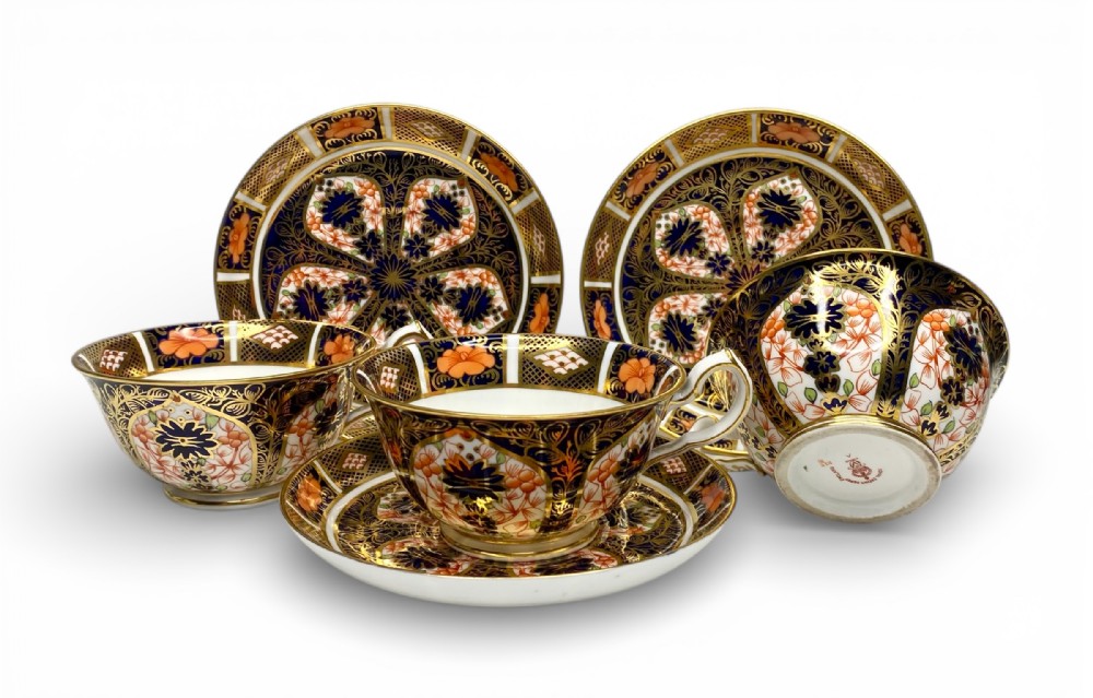 Royal Crown Derby teawares, Imari Cigar pattern, d. 1916.