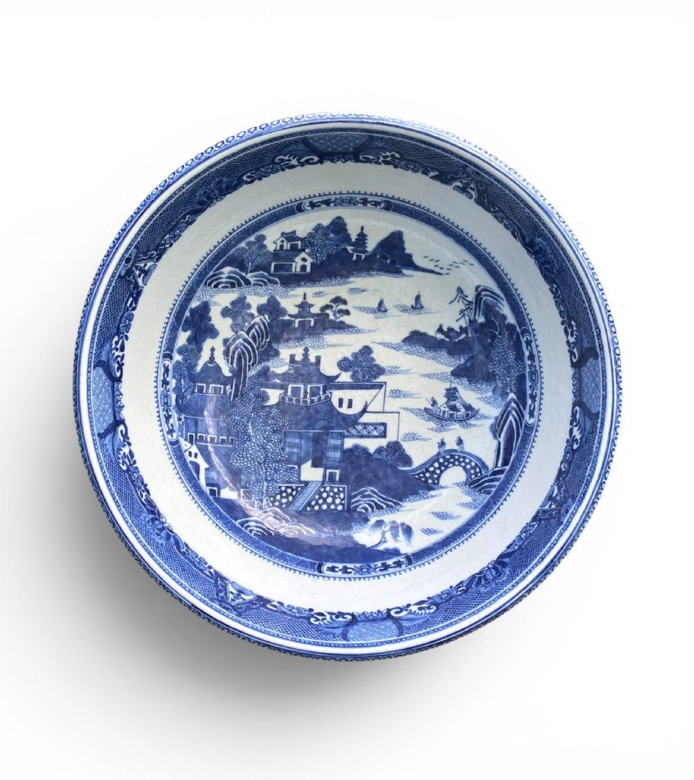 Chinese porcelain basin, c.1760, Qianlong Period.