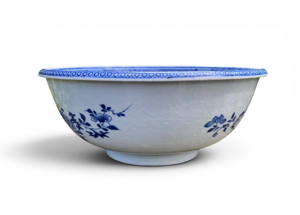 Chinese porcelain basin, c.1760, Qianlong Period. View V