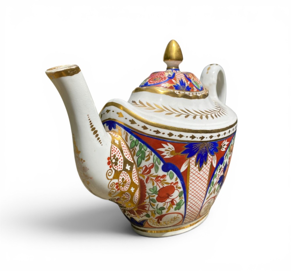 Chamberlains Worcester porcelain teapot, c. 1810. View II