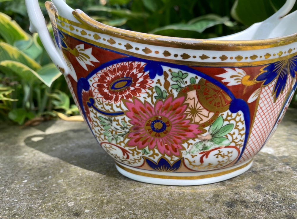 Chamberlains Worcester porcelain sucrier, c. 1810. View II