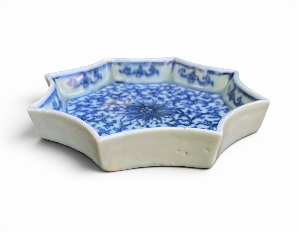 Chinese porcelain segmented sweetmeat dishes, c. 1800, Qing Dynasty. View IV