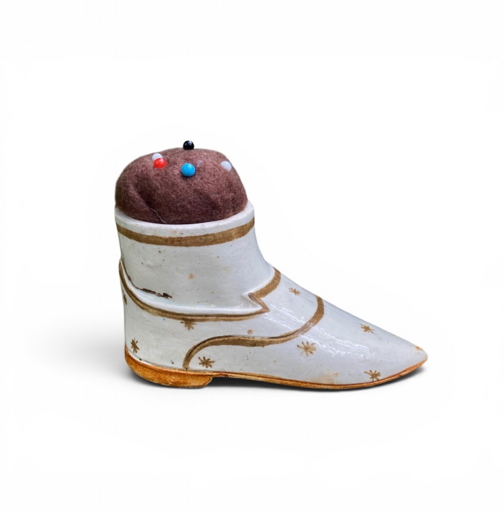 Prattware pottery shoe pin cushion, c. 1800. View III