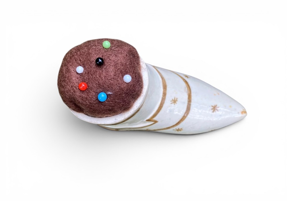 Prattware pottery shoe pin cushion, c. 1800. View VI