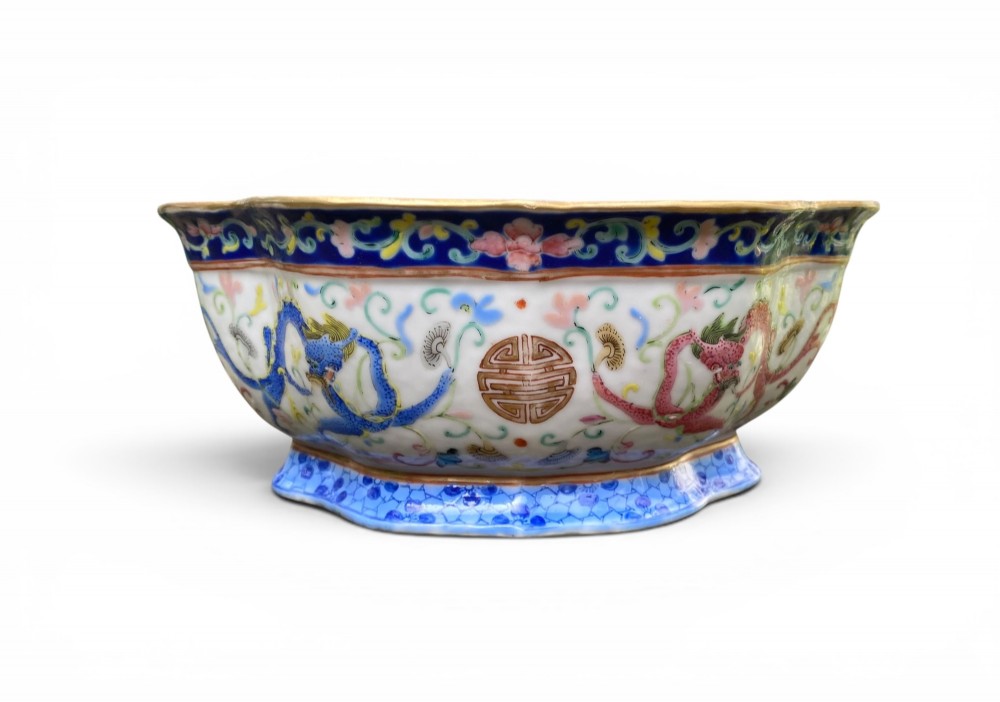 Chinese porcelain Dragons bowl, Xianfeng mark & period.