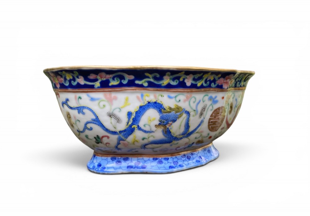 Chinese porcelain Dragons bowl, Xianfeng mark & period. View II