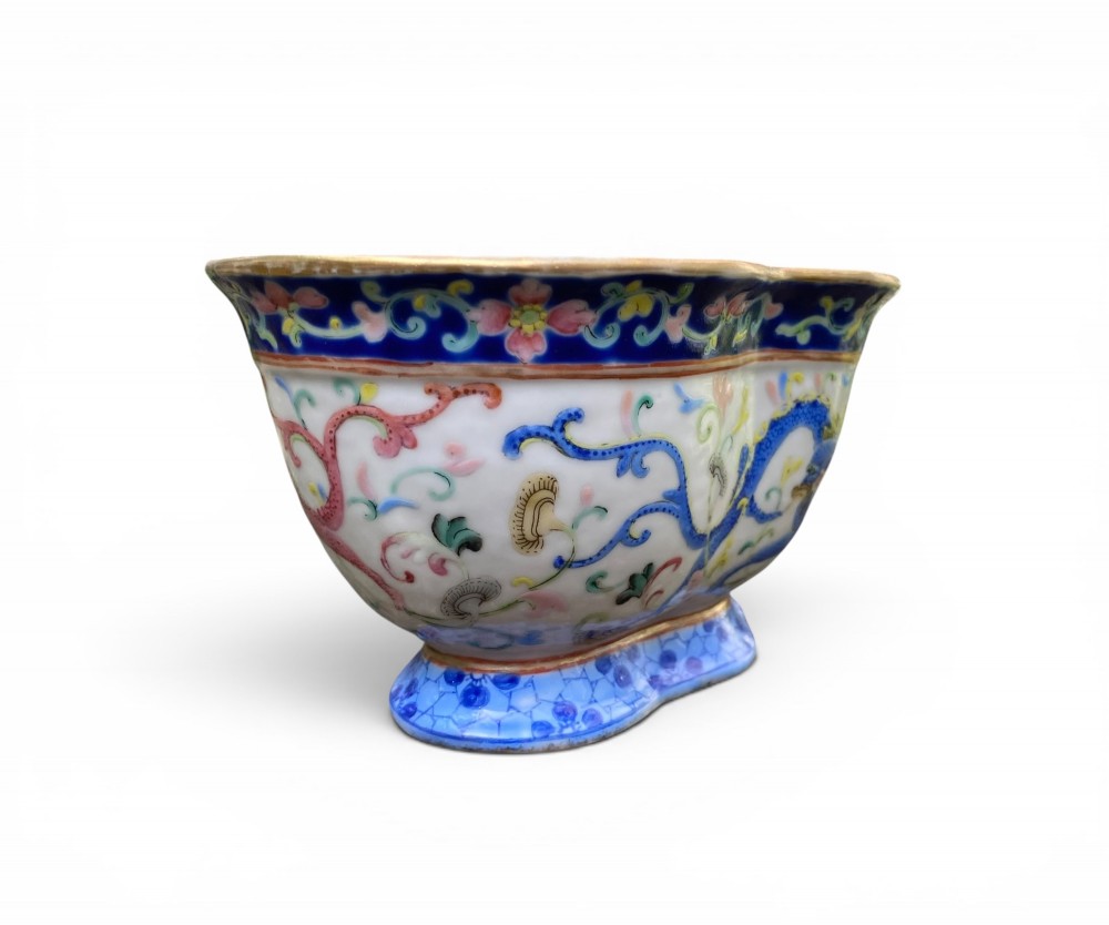 Chinese porcelain Dragons bowl, Xianfeng mark & period. View III