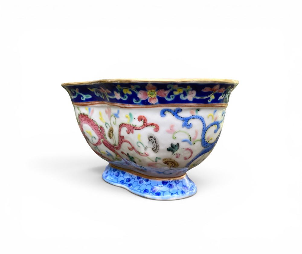 Chinese porcelain Dragons bowl, Xianfeng mark & period. View V
