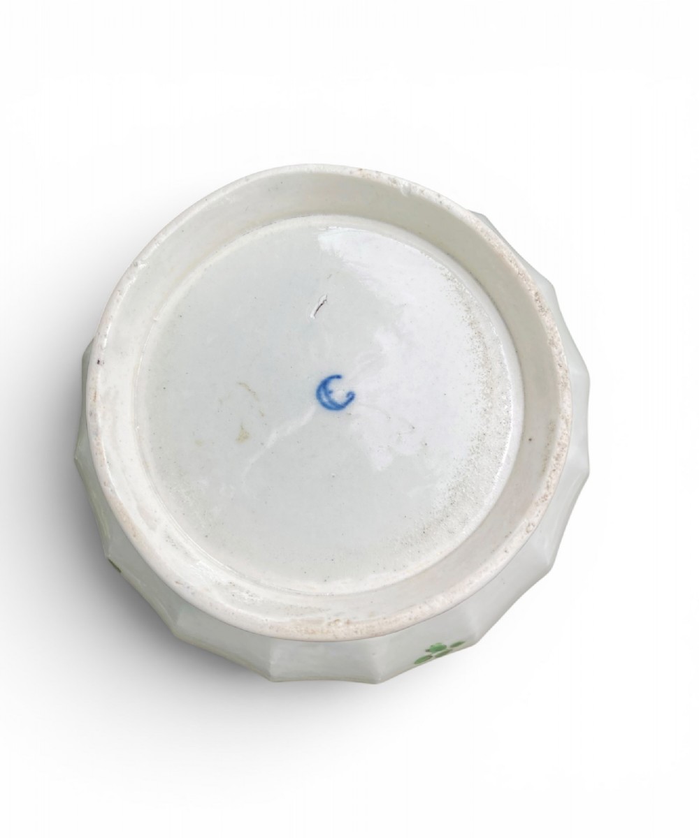 An 18th-century Worcester soft-paste porcelain coffee pot with a cobalt blue rim, hand-painted floral sprays, gilt detailing, and a matching lid with a flower finial. View XIII