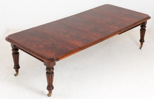 Early Victorian Mahogany Extending Dining Table