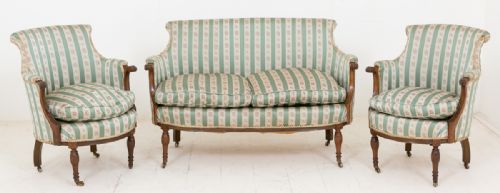 Very Pretty 3 Piece Salon Suite
