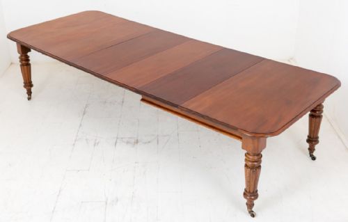 Early Victorian Mahogany Extending Dining Table