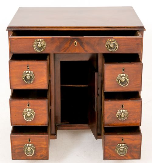 GEORGIAN MAHOGANY KNEEHOLE DESK - ADDITIONAL PHOTO 1