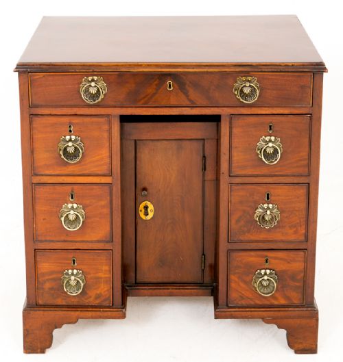 GEORGIAN MAHOGANY KNEEHOLE DESK - ADDITIONAL PHOTO 4