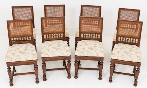 Pretty Set of 8 Oak Dining Chairs