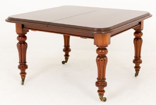 fig 1. William IV Mahogany Extending Dining Table.