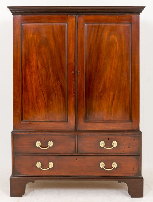 Georgian Mahogany Gentleman's Linen Press