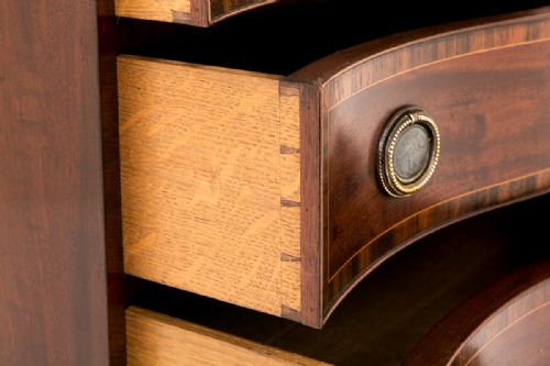MAHOGANY SERPENTINE CHEST OF DRAWERS - ADDITIONAL PHOTO 6