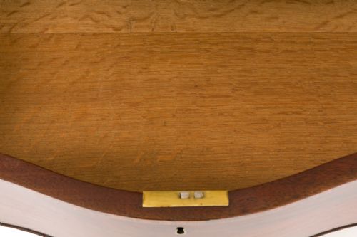 MAHOGANY SERPENTINE CHEST OF DRAWERS - ADDITIONAL PHOTO 7