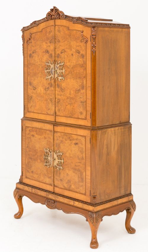 Good Quality Walnut Cocktail Cabinet