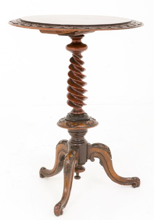 Very Pretty Victorian Irish Walnut Occasional Table