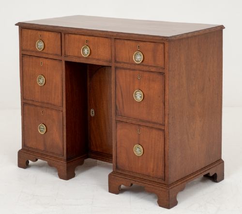 Georgian Mahogany Kneehole Desk