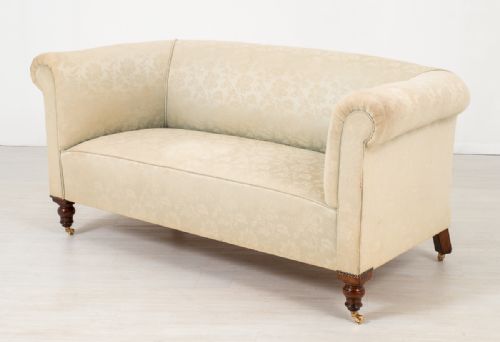 Pretty Victorian Chesterfield Settee