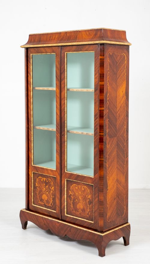 Good Quality Walnut 2 Door Inlaid Vitrine