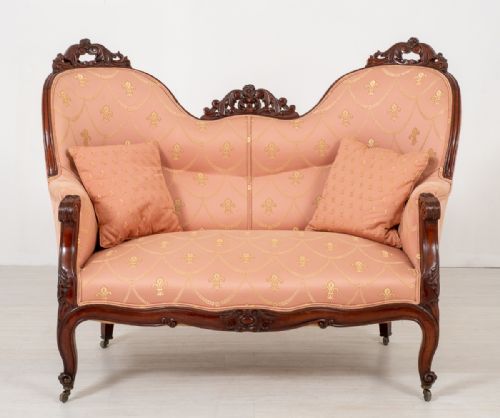 Elegant Victorian Mahogany Settee
