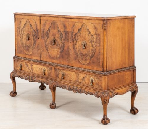 Stunning Walnut 3 Door Side Cabinet.
