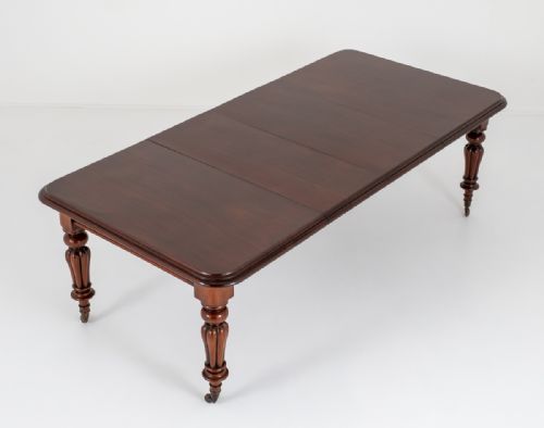 Early Victorian Mahogany 2 Leaf Extending Dining Table
