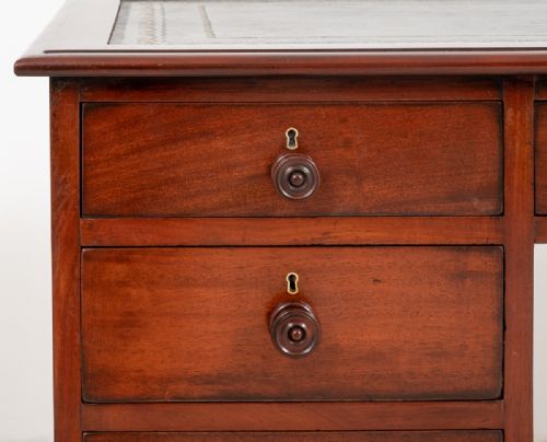 VICTORIAN MAHOGANY PEDESTAL DESK - ADDITIONAL PHOTO 3