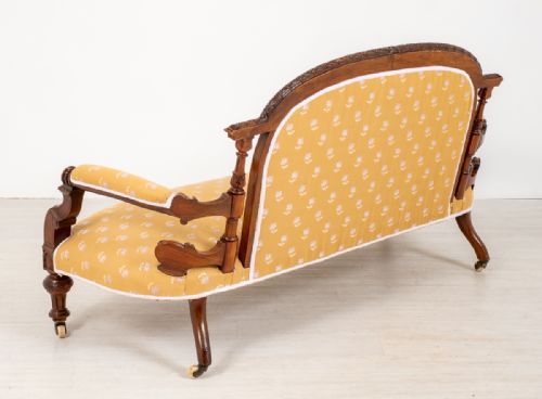 IMPRESSIVE VICTORIAN WALNUT SETTEE - ADDITIONAL PHOTO 6